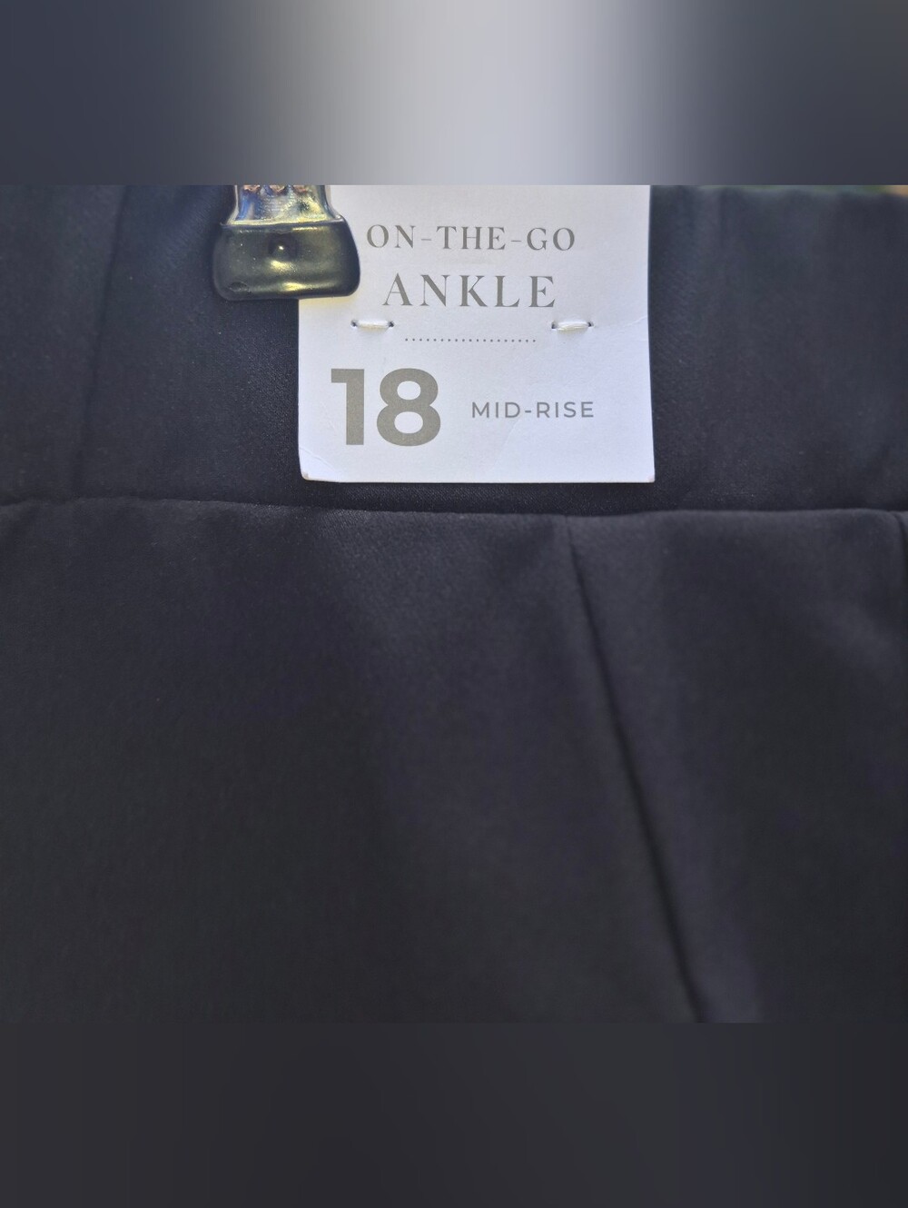 NWT's Lane Bryant On-The-Go Mid-Rise Slim Ankle Pants, Zipprred Pcokets,Sz 18/20 - Picture 5 of 5